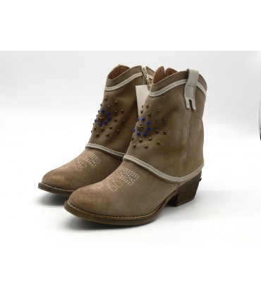 Botines BAMBI con tachuelas NEMONIC