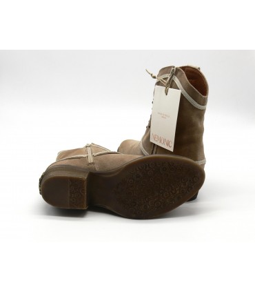 Botines BAMBI con tachuelas NEMONIC